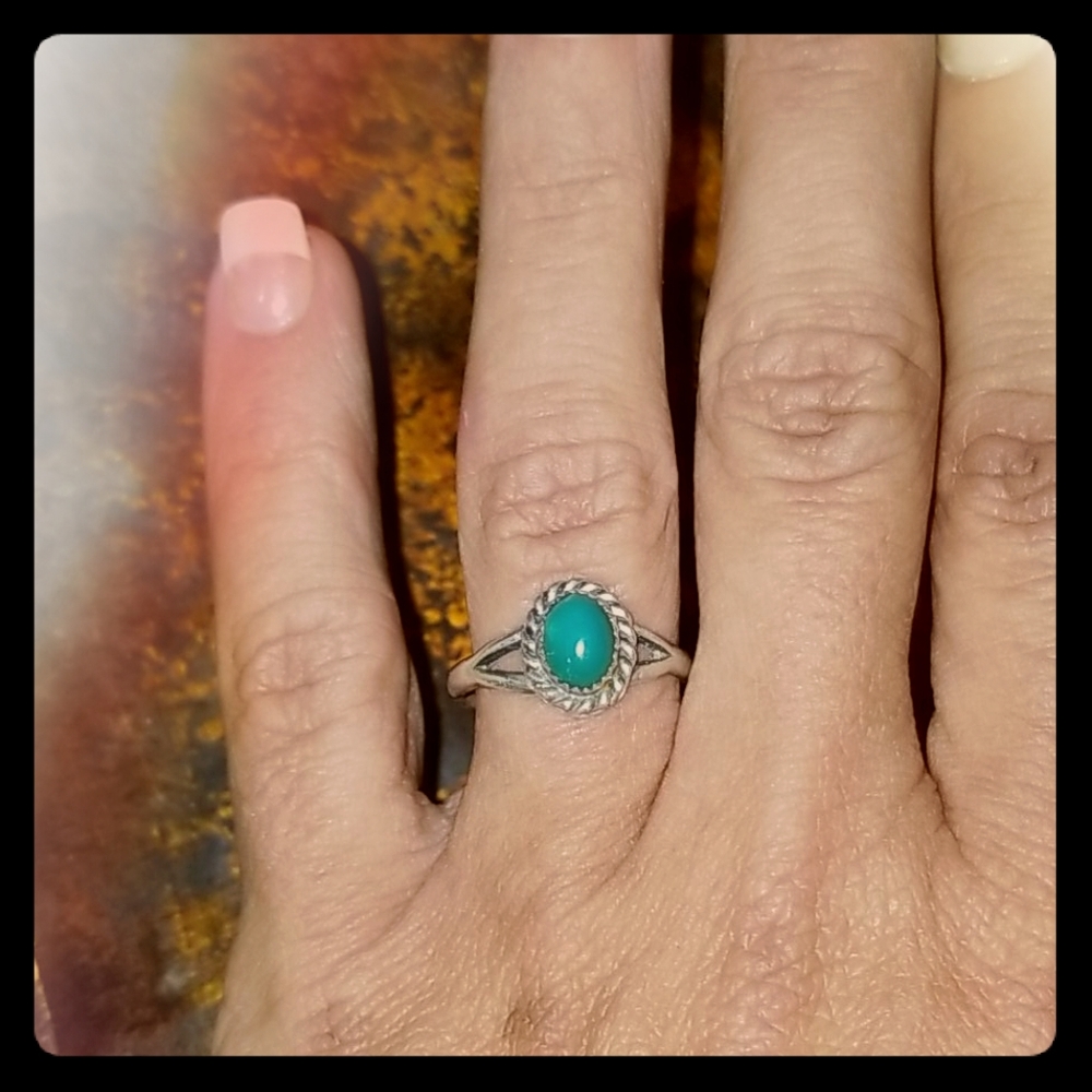 Dainty Navajo Silver Turquoise Solitare